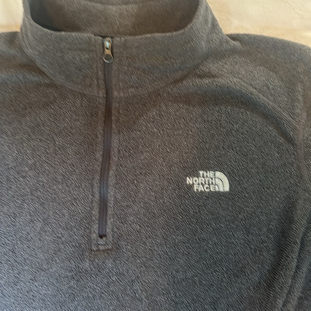THE NORTH FACE 1/2 zip fleece. Dark gray/charcoal. Women’s XL. NO pockets.